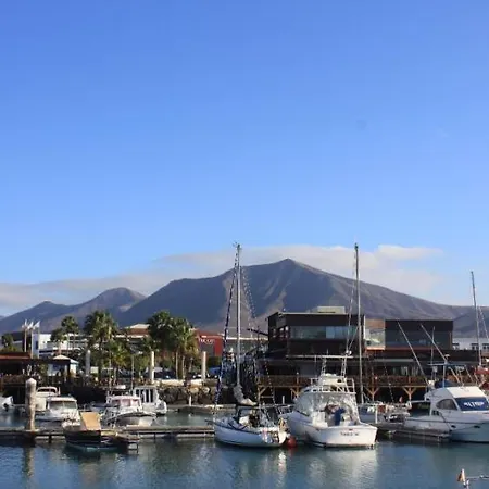 Villa In Playa Blanca Sleeps 6 Includes Swimming Pool And Air Con 8 *